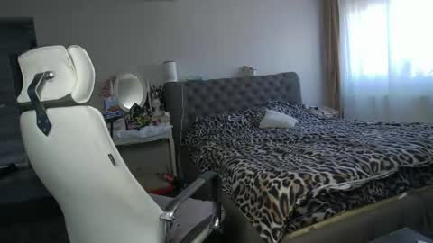 Maria online show from December 2025 12:03:02 PM