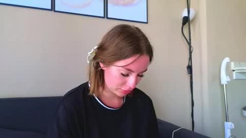 Jessy online show from November 2025 07:23:02 AM