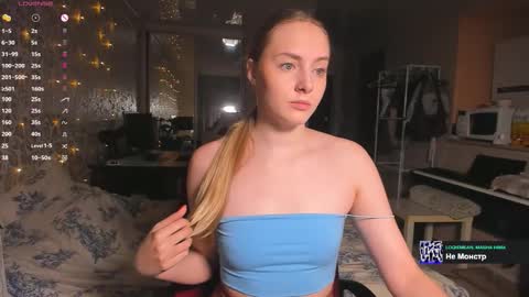 Mila online show from November 2025 12:05:01 AM