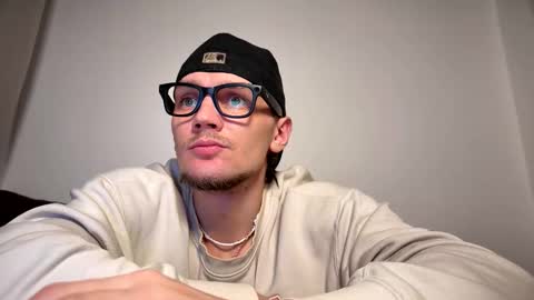 Snapshot of jessierise chatting on February 2026 08:05:02 PM JessieRise online show from February 2026 08:05:02 PM