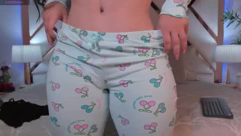 Snapshot of jessiica_stonne2 chatting on November 2025 05:43:01 AM JESSICA STONNE online show from November 2025 05:43:01 AM