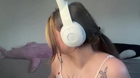 Snapshot of jessluck_1 chatting on June 2026 08:35:02 AM jessluck_1 online show from June 2026 08:35:02 AM