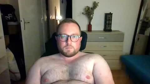 jeuneloup92 online show from October 2025 07:02:01 PM