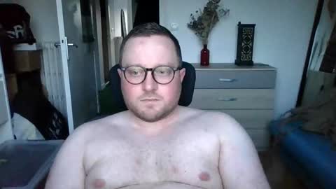 jeuneloup92 online show from February 2026 05:31:01 PM