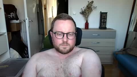 jeuneloup92 online show from March 2026 04:57:01 PM