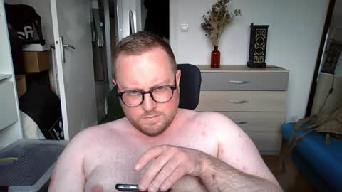 jeuneloup92 online show from April 2026 04:25:01 PM