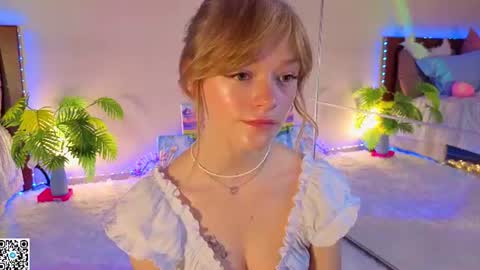 Snapshot of jewellhogan chatting on June 2026 08:11:02 PM Gwen online show from June 2026 08:11:02 PM