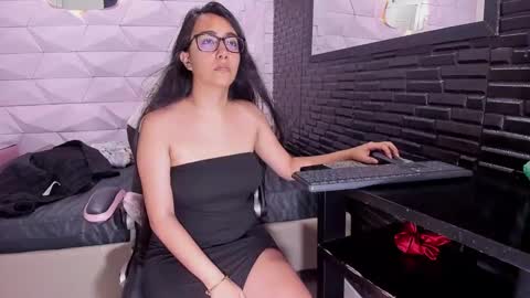 Queen online show from February 2025 07:32:02 PM