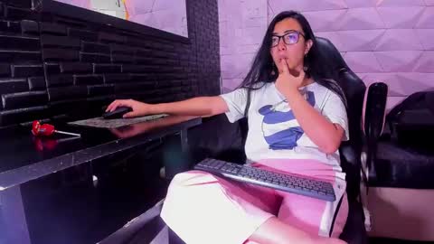 Queen online show from March 2025 07:22:01 PM