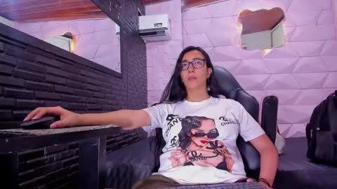 Queen online show from March 2025 07:37:02 PM