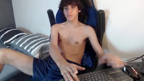 Snapshot of jey_foxx chatting on April 2026 09:50:01 PM jey_foxx online show from April 2026 09:50:01 PM