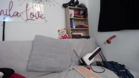 Camila online show from September 2025 08:19:01 PM