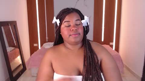 Jahnniela online show from November 2025 08:30:01 PM