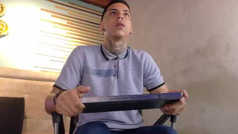Snapshot of jharol_cardona chatting on July 2026 01:02:02 AM Jharol online show from July 2026 01:02:02 AM