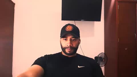 En moreno online show from December 2025 12:06:01 AM