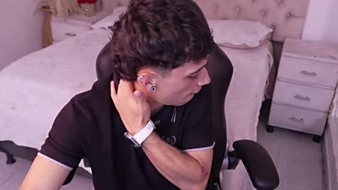 jhoanleandro online show from March 2026 06:18:02 AM