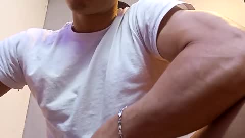 jhonny_thes28 online show from October 2025 07:31:02 PM