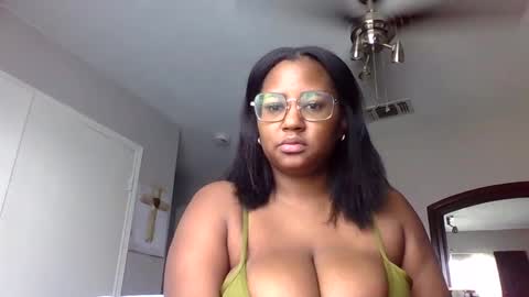 Snapshot of jigglypineapples chatting on February 2025 06:54:01 PM goldenbaby online show from February 2025 06:54:01 PM