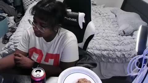 Snapshot of jigglypineapples chatting on September 2025 01:16:02 AM goldenbaby online show from September 2025 01:16:02 AM