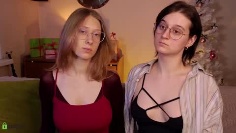 Snapshot of jitoon_exe chatting on December 2024 03:52:01 PM Hey Guys We are Julia ginger  Tina brunette online show from December 2024 03:52:01 PM