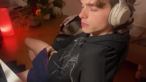 Snapshot of jjayce25ste chatting on November 2025 09:30:02 PM Kitty online show from November 2025 09:30:02 PM