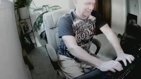 Snapshot of jlouton01 chatting on December 2024 03:14:01 PM kilroy online show from December 2024 03:14:01 PM