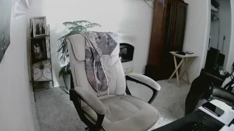 Snapshot of jlouton01 chatting on February 2025 05:48:01 PM kilroy online show from February 2025 05:48:01 PM