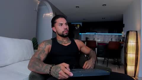 joe_esthetic online show from November 2025 10:20:02 PM