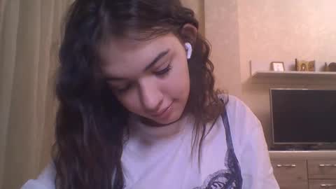 Jennifer online show from November 2025 05:46:01 PM