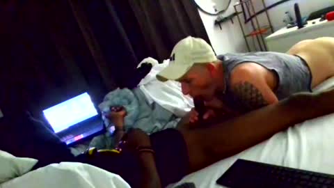 2HotinTX online show from June 2026 08:20:01 AM