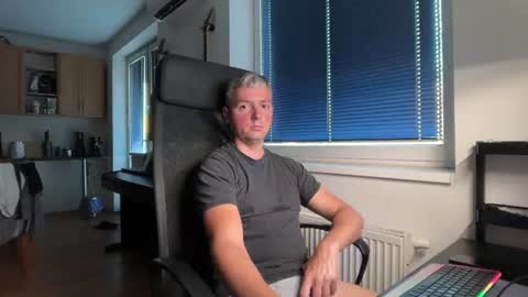 Snapshot of jogger1991 chatting on June 2026 06:14:01 PM Jogger1991 online show from June 2026 06:14:01 PM