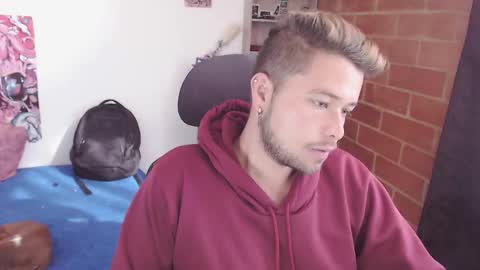 JOHAN independient model online show from January 2026 01:35:02 PM