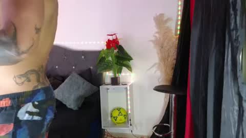 Snapshot of john_and_louis chatting on July 2026 12:09:02 PM John online show from July 2026 12:09:02 PM