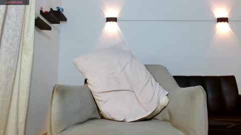 john_ssnow29 online show from June 2026 01:28:02 AM