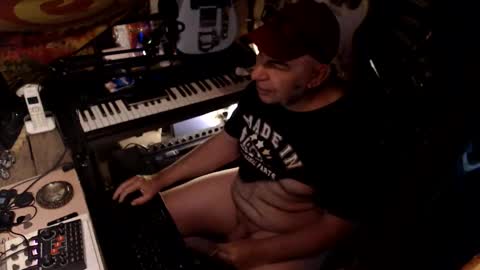 johnfeelgood004 online show from May 2026 01:06:01 PM