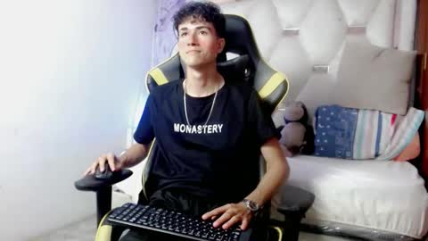 johnny_cagee online show from December 2025 05:03:02 AM