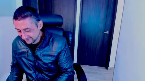 Snapshot of johnny_seens1 chatting on May 2026 01:52:02 PM Johnny online show from May 2026 01:52:02 PM