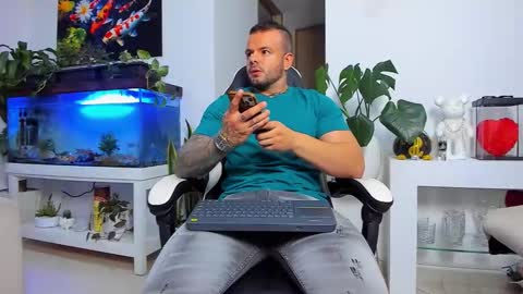 JOHNNY online show from November 2025 02:03:02 AM