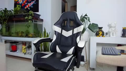 JOHNNY online show from November 2025 12:21:02 AM