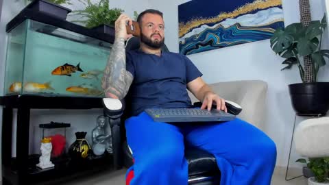 Snapshot of johnnygrayson_ chatting on May 2026 01:14:01 AM JOHNNY online show from May 2026 01:14:01 AM