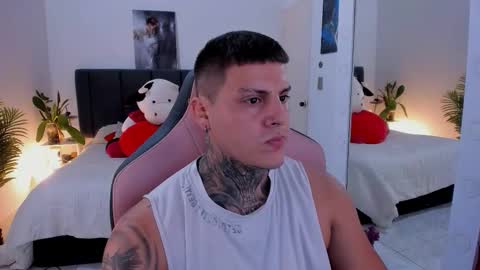 Snapshot of johny_multicum chatting on October 2025 04:06:02 PM Johny online show from October 2025 04:06:02 PM