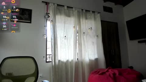 Snapshot of jolie_reyes1 chatting on December 2024 06:44:02 PM jolie_reyes1 online show from December 2024 06:44:02 PM