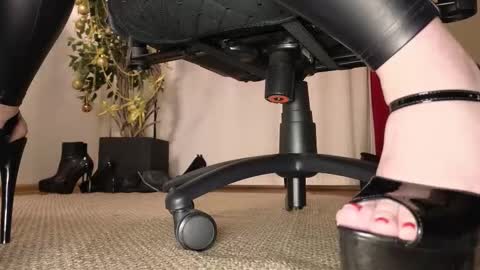 Snapshot of jolieorchid chatting on January 2026 12:33:02 PM MISTRESS Jolie online show from January 2026 12:33:02 PM