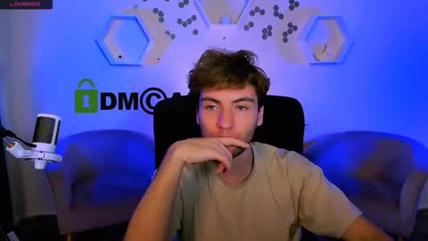 joseph_bear_ online show from November 2025 08:52:02 PM