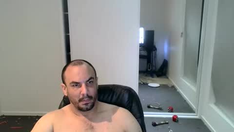 josh_aus333 online show from October 2025 01:10:01 PM