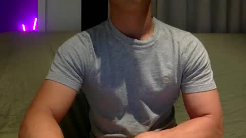 joshasian0713 online show from November 2025 10:29:01 AM