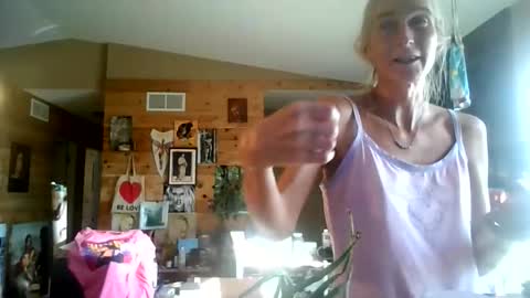 Snapshot of jpsunflower chatting on November 2025 07:01:02 PM JP Sunflower Angel Love online show from November 2025 07:01:02 PM