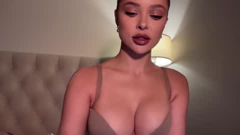 Jennie and Sophia online show from January 2025 06:16:02 PM