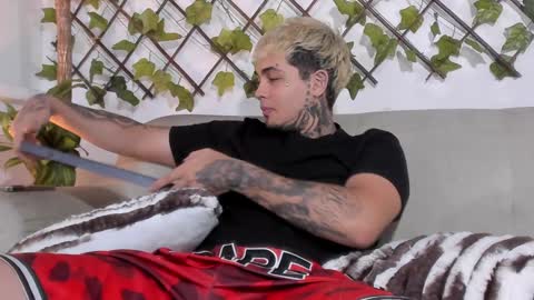 juan_alvarez18 online show from February 2025 06:14:02 AM