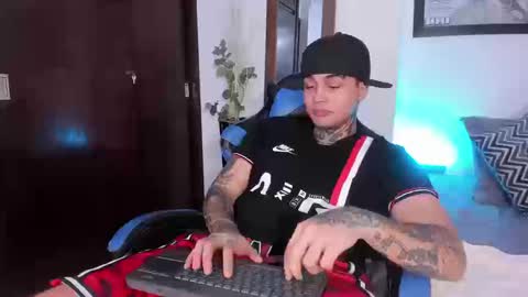 juan_alvarez18 online show from September 2025 08:19:01 PM